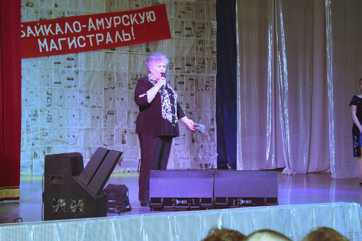 Лариса Норина вручила ветеранам БАМа юбилейные награды. Те, что "выбивала" потом и кровью...