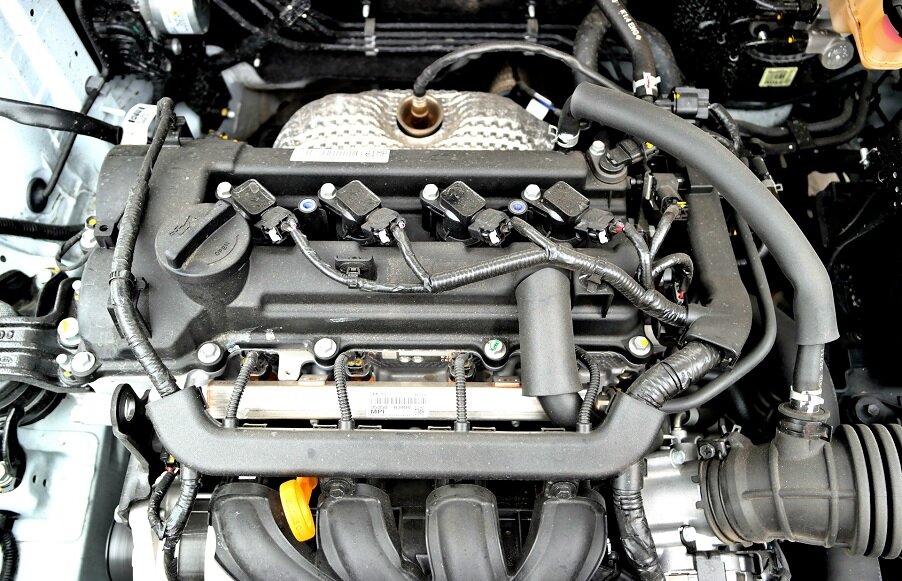 Какой двигатель на солярисе 1.6. Мотор Хендай Солярис 2020. Хендай Солярис двигатель 2.0. Защита сверху ДВС Хендай Солярис 2011. Герметик двигателя Хендай.