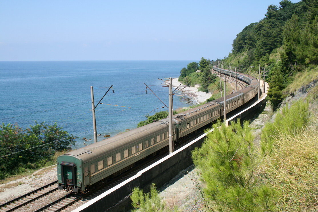 Железная дорога и море