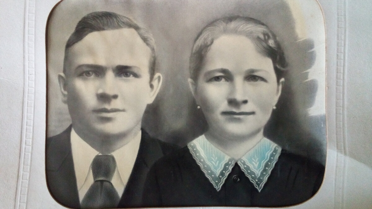 Такими красивыми и молодыми были прабабушка и прадедушка примерно в 20-е годы ХХ века