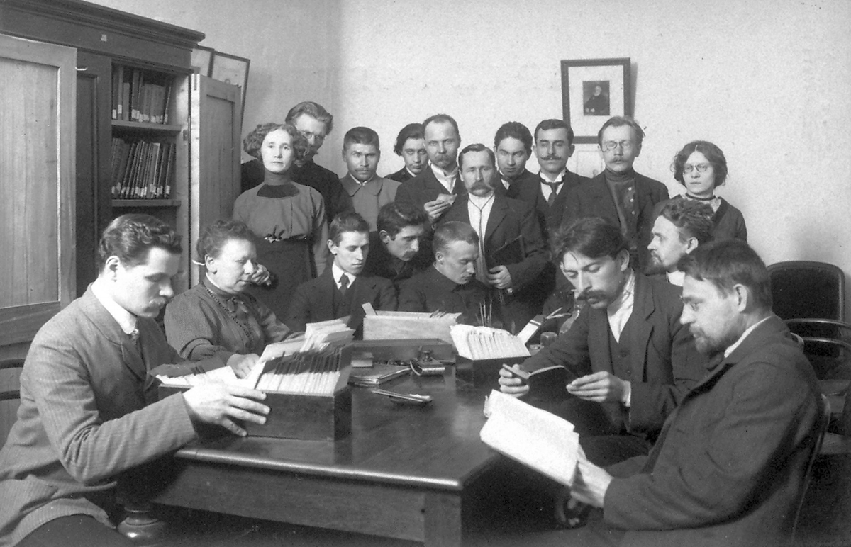 Студенты в библиотеке Университета Шанявского. Илл. из статьи Развитие негосударственного высшего образования в дореволюционной России (на примере Московского городского народного университета им. А. Л. Шанявского) / Р.А.Фандо