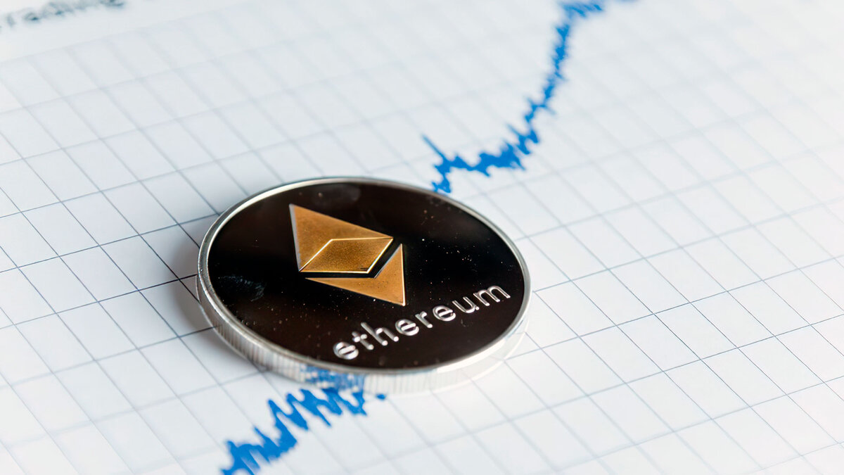 В прошлый понедельник, 3 мая, администрация криптовалютной биржи Deribit обратила внимание на высокий объем торгов Ethereum-опционами.