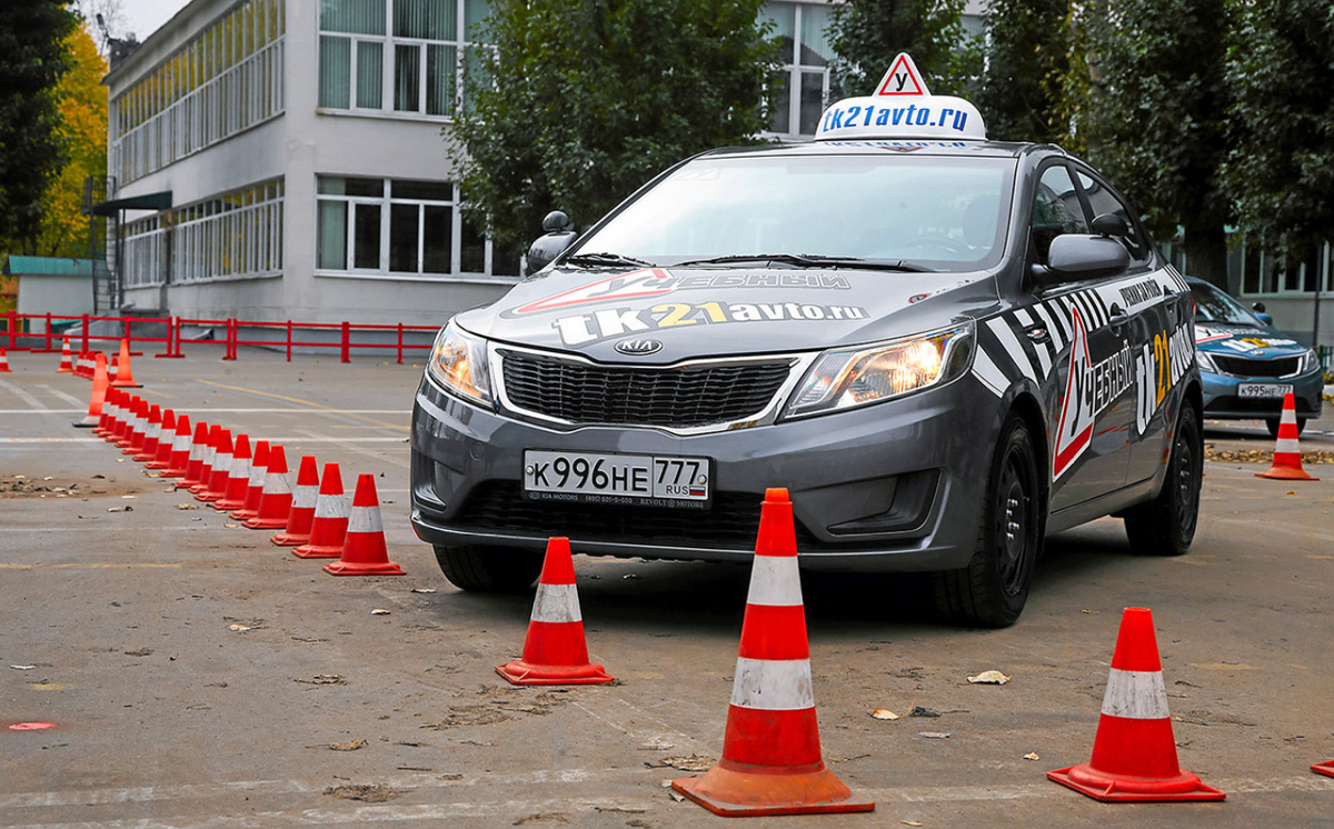 Учебная машина. Учебные машины автошкол. Автошкола учебный автомобиль. Учебная машина для вождения.