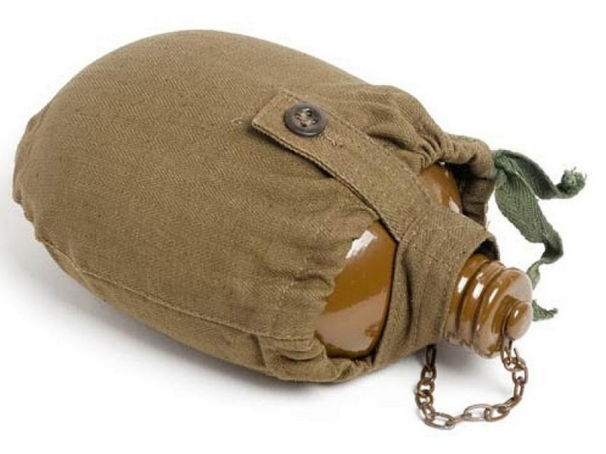 Фото из сети. Отставная вскорости фляжка армейская, объемом 1 литр и весом 200 грамм.