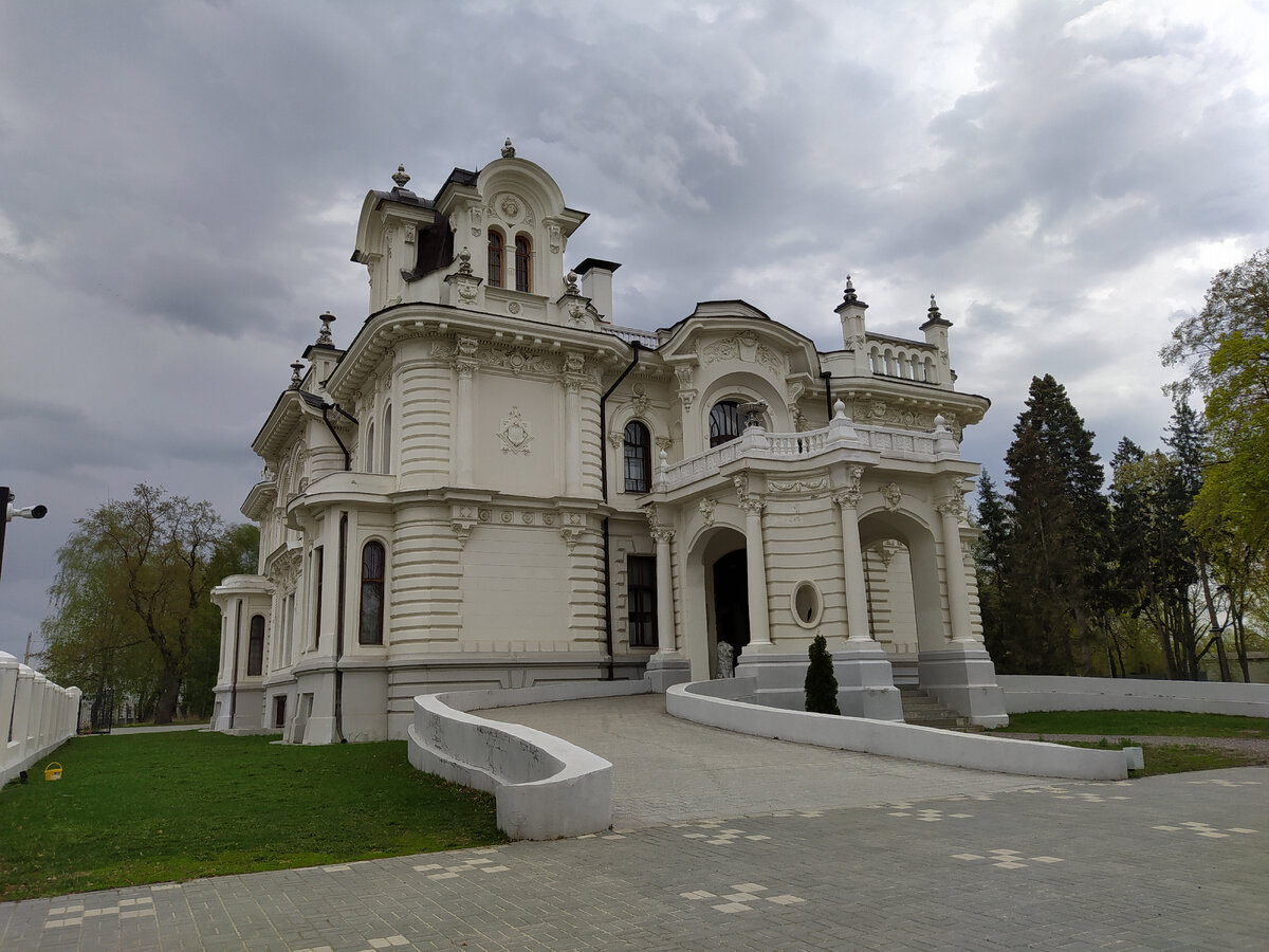 красавец дворец в усадьбе Асеевых в Тамбове