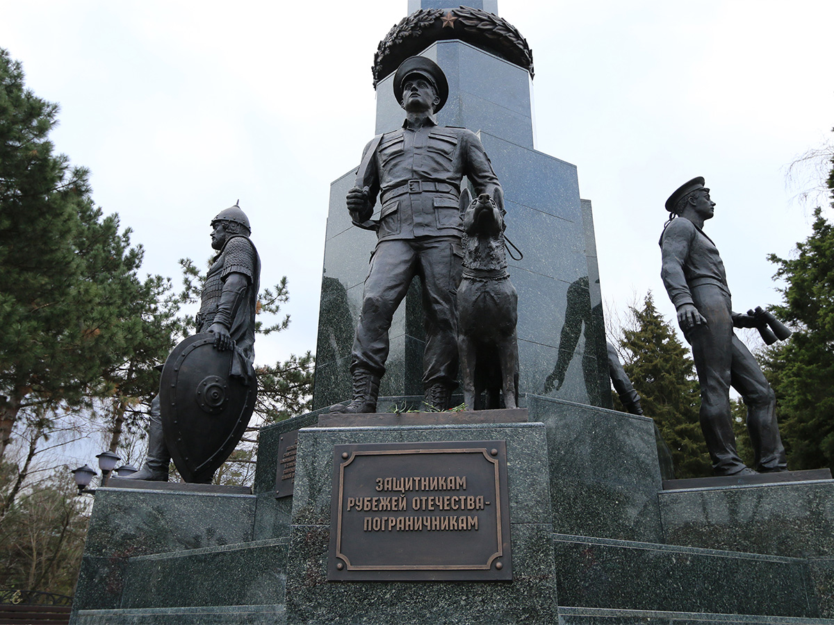 Памятники отечества. Краснодар памятник пограничникам Мачуги. Памятник защитникам рубежей Отечества пограничникам Краснодар. Памятник пограничникам Краснодар Гидрострой. Памятник в сквере пограничников Краснодар.