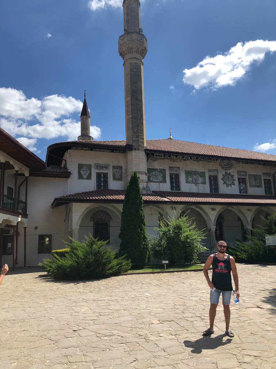 Главная площадь дворца.