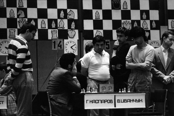 Moscow, 27th July 1988. In round 2 of the 55th USSR Championship final