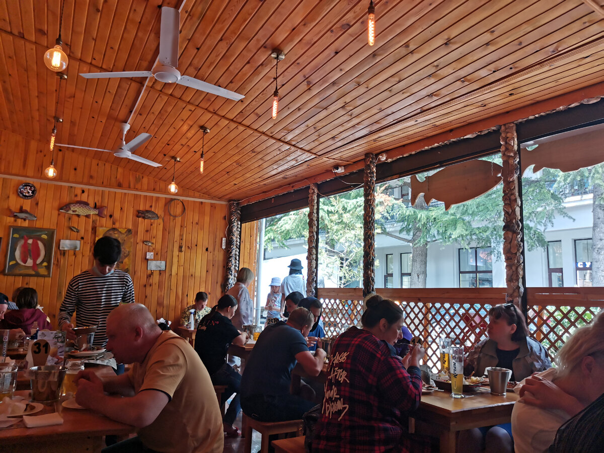                                     Внутренний зал