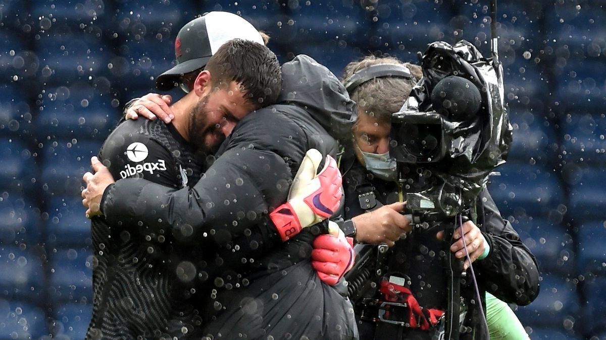 на фото: Alisson