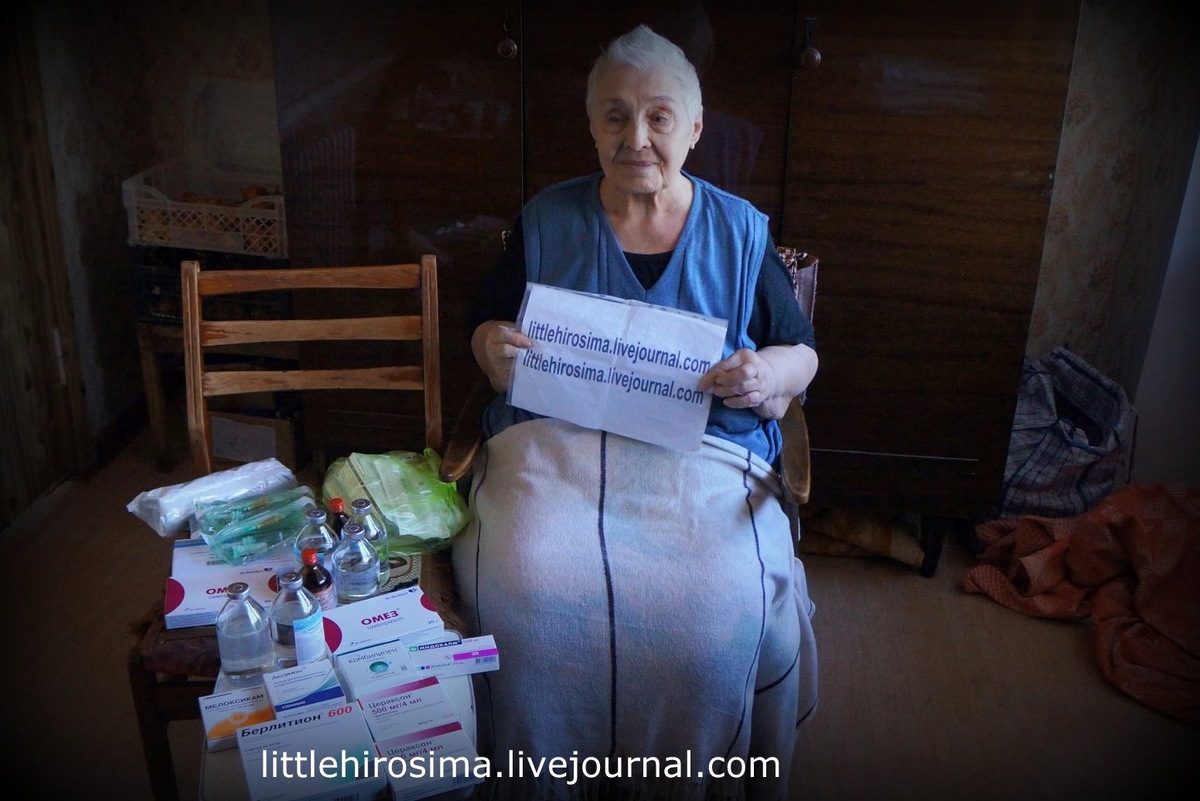 Раиса Васильевна. Мужа убило прямым попадание, через неделю невестку сбил БТР.
Не ходила совсем. Сейчас сбросила вес и ходит по дому.
Подробнее читать здесь: 
https://littlehirosima.livejournal.com/209373.html