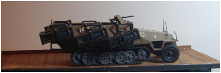 Полугусеничный БТР “Hanomag” “STUKA ZU FUSS” с реактивными выстрелами.