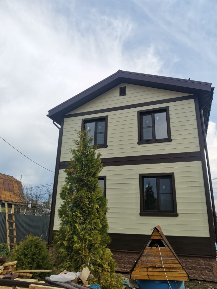 Дом в полных два этажа, на винтовых сваях в г. Климовск. 