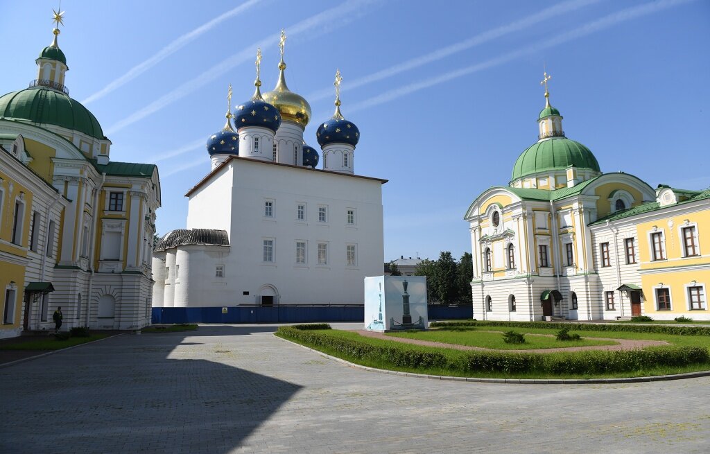 В Твери продолжатся работы внутри и около Спасо-Преображенского собора