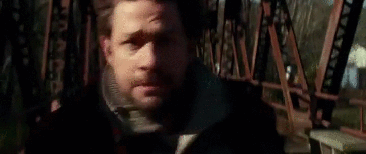 В одну из вылазок погибает один из детей семьи, из-за чего виноватой себя чувствует дочь, которая дала ему игрушку издающая звуки.