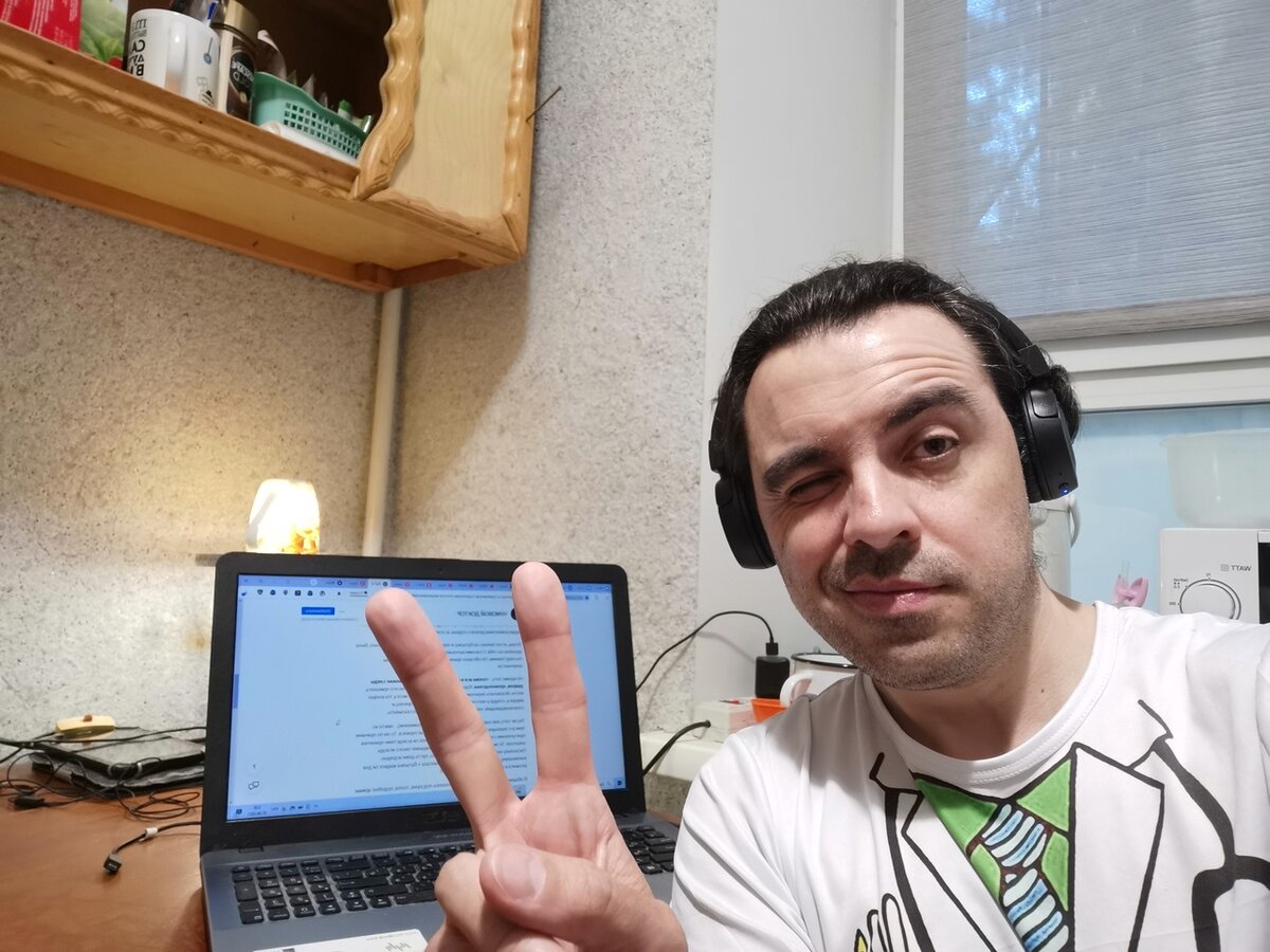 Я, во время написания данной статьи. 5 утра. 