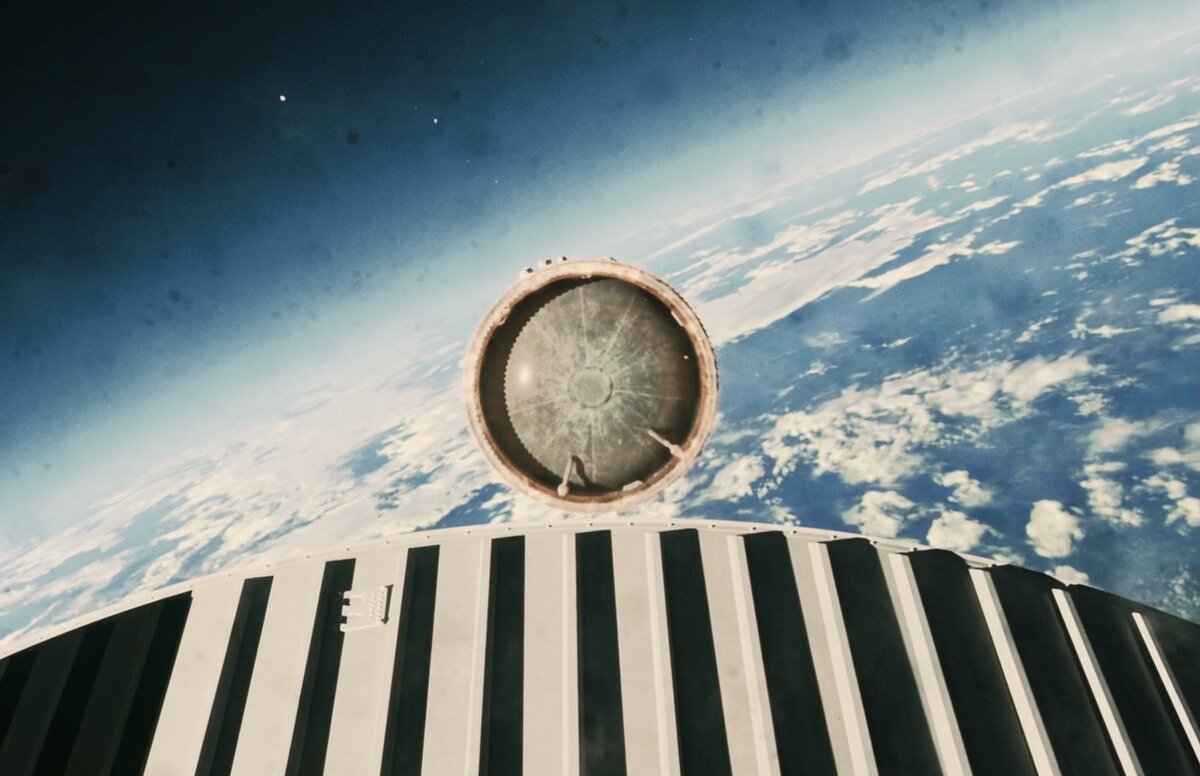 Отделение второй ступени ракеты-носителя при старте с Земли. Кадр из фильма "Интерстеллар"