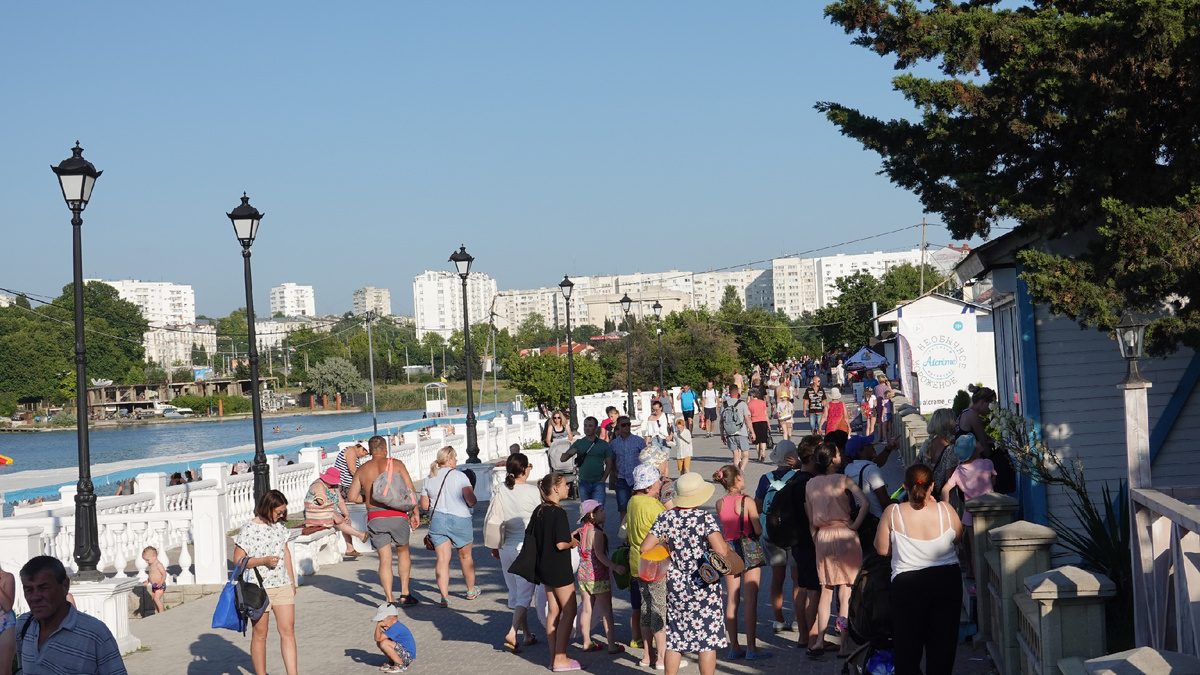 Набережная вдоль пляжа Омега