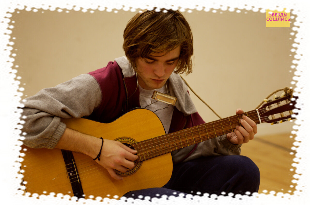 Роберт Паттинсон с гитарой
