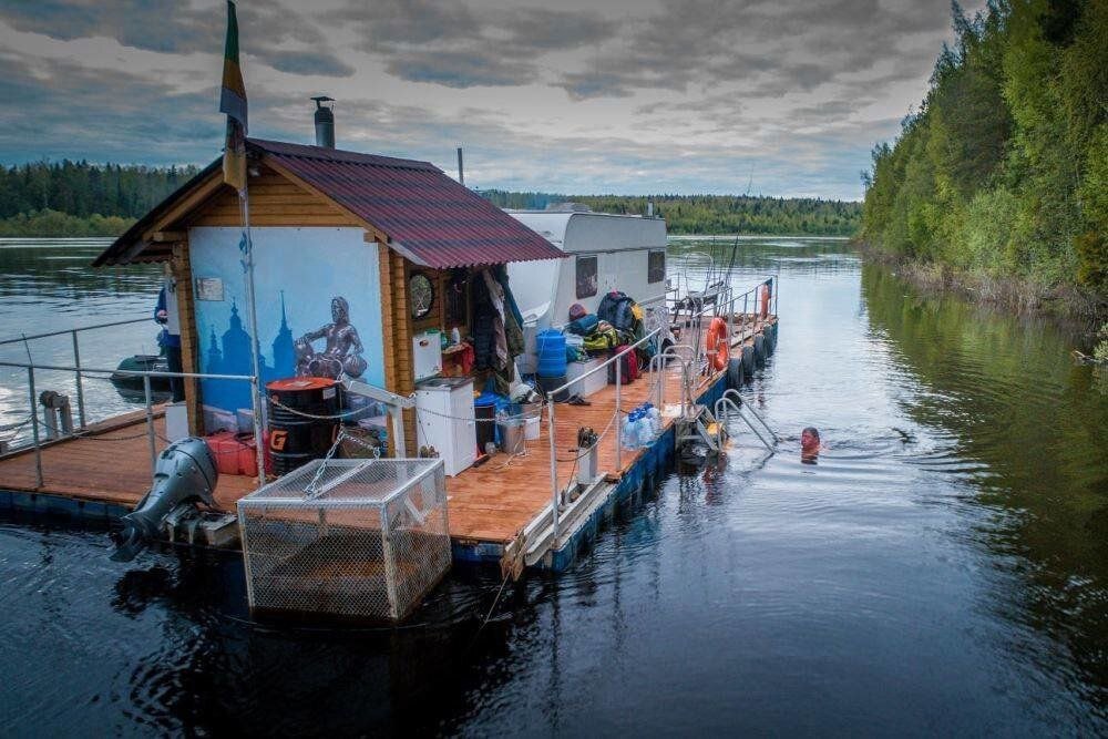 Путешествие на плоту по реке