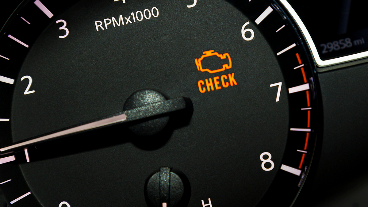 Check Engine на приборной панели автомобиля