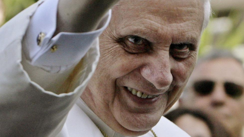 Похож на отца глазами. Папа Римский Палпатин. Ватикан папа Римский Франциск. Ватикан папа Римский рептилоид.