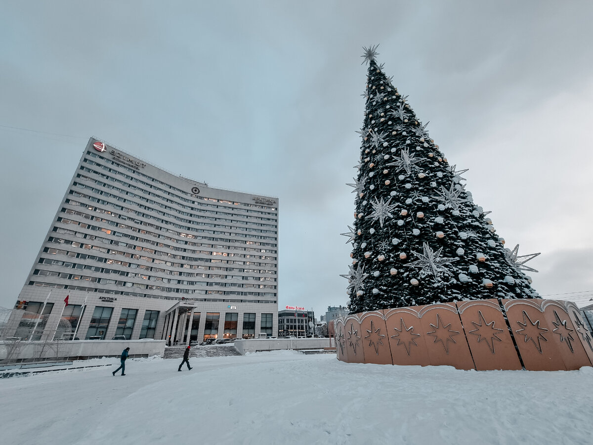 AZIMUT Отель Мурманск 4* - самое высокое за Полярным кругом.