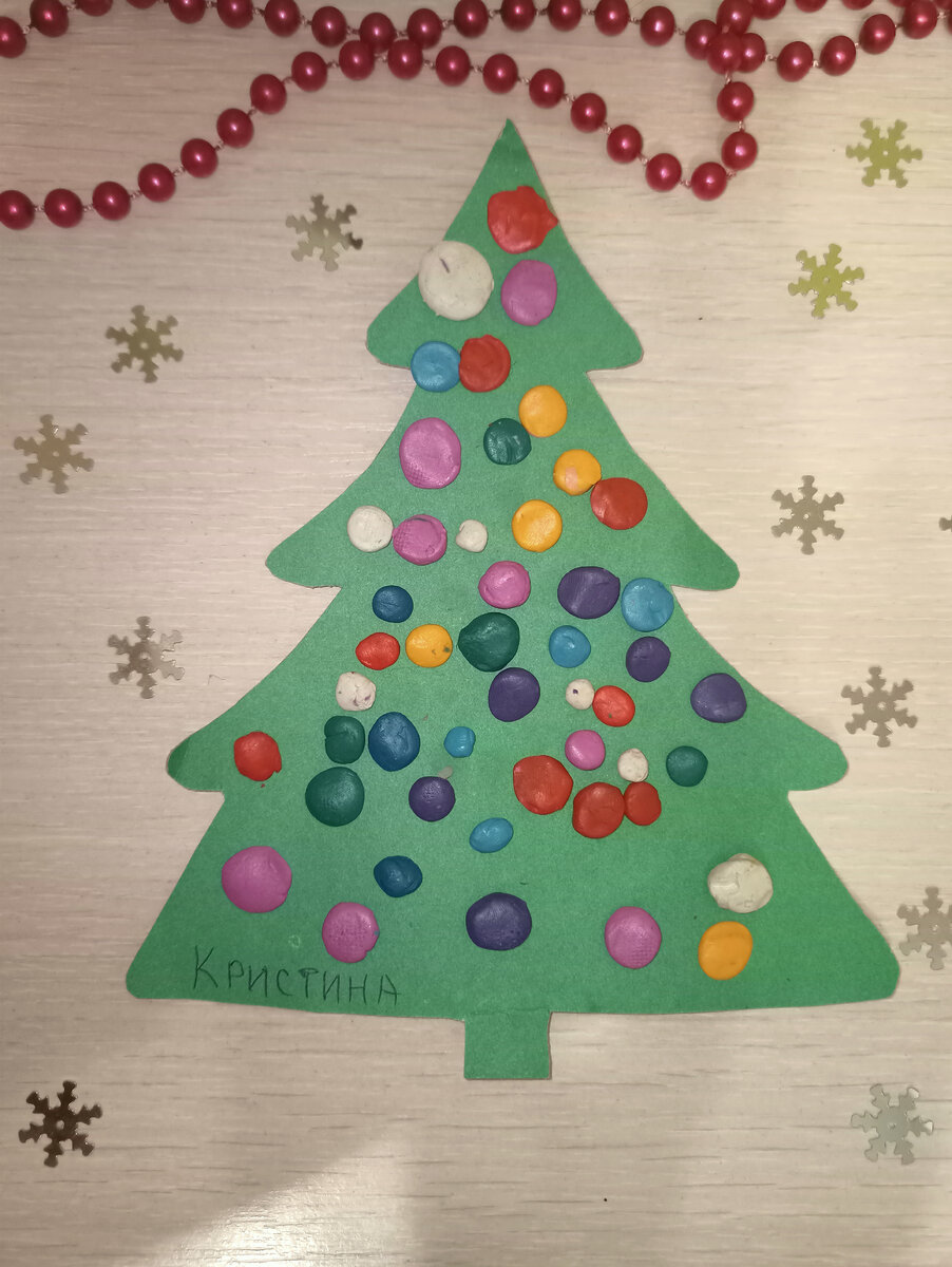 Простые поделки с детьми из пластилина, ёлочка в младшей группе, аппликация с пластилином