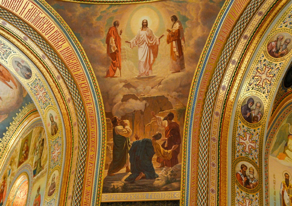 Душевный свет мы можем приобрести лишь при непрерывном общении с Богом. Источник: https://foto.patriarchia.ru/news/patriarshee-sluzhenie-v-kanun-prazdnika-preobrazheniya-gospodnya-v-khrame-khrista-spasitelya-2021-08-18/