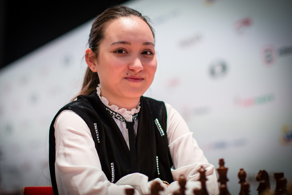 Редкий кадр - улыбка Жансаи Абдумалик