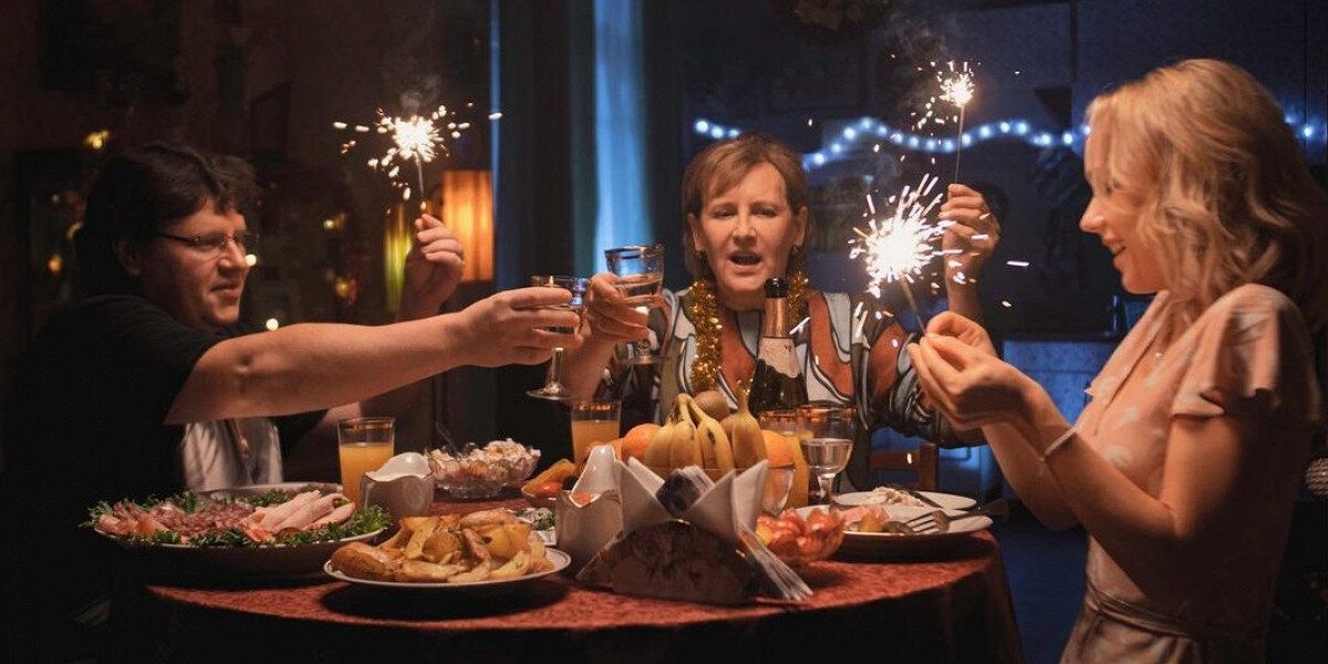 Кадр из фильма "Ёлки 8" (2021). Реж. Антон Богданов.