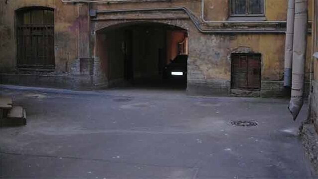 С.-Пб. Двор между Волховским и Тучковым переулками. Фото из бесплатного фотостока