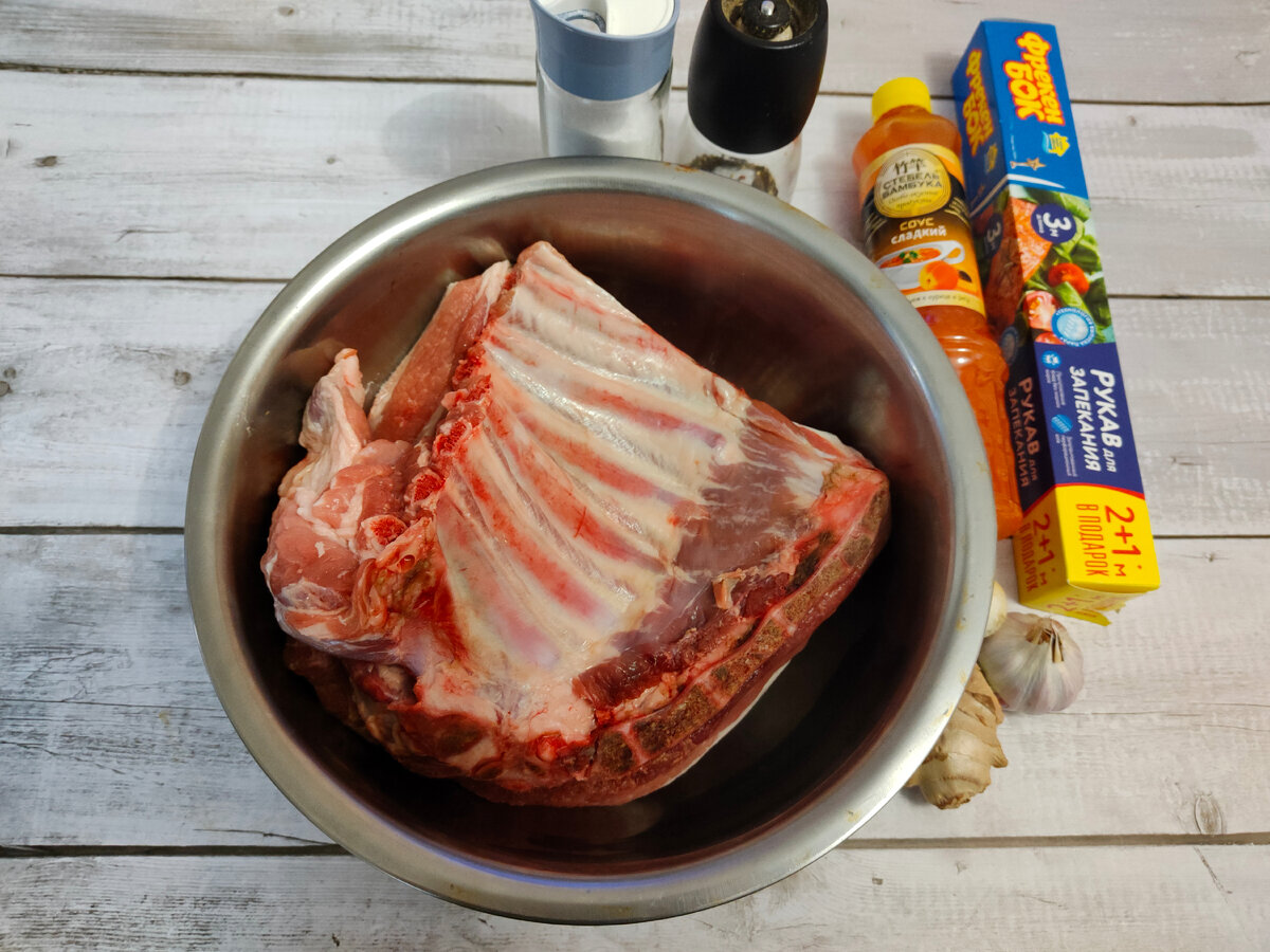 По этому рецепту можно также приготовить любой кусок свинины - хоть окорок, хоть лопатку, хоть карбонат 😊