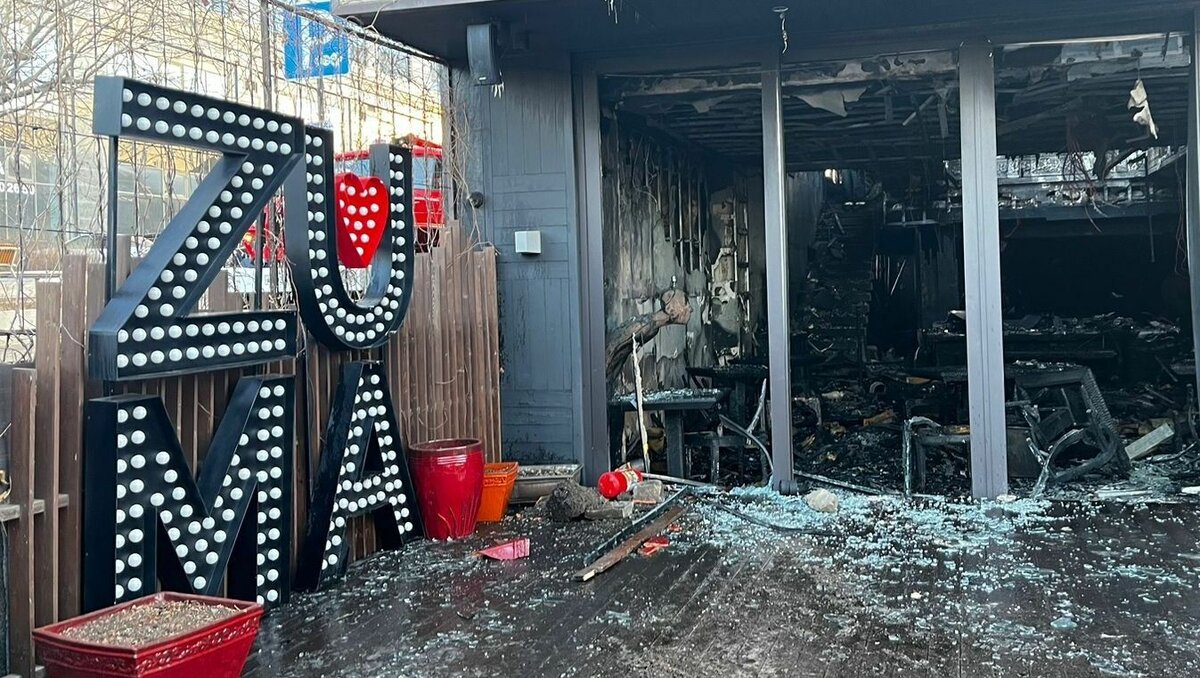     Житель Владивостока готов продать оригинальную жвачку сгоревшего популярного ресторана паназиатской кухни Zuma за более, чем 60 тысяч рублей. По всей видимости, он считает это выгодным предложением.