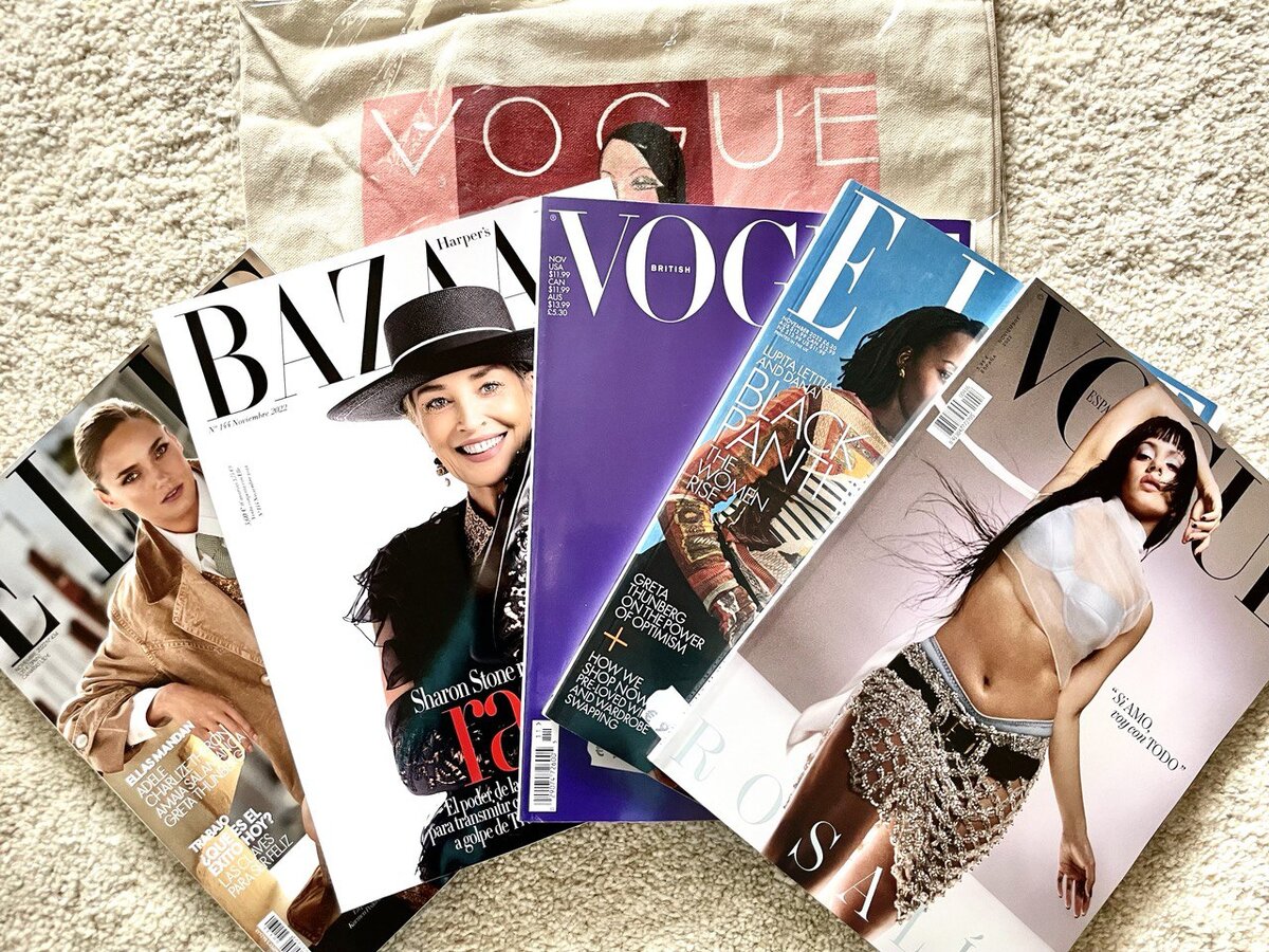 Журналы и шоппер, которые я привезла Ане из Испании