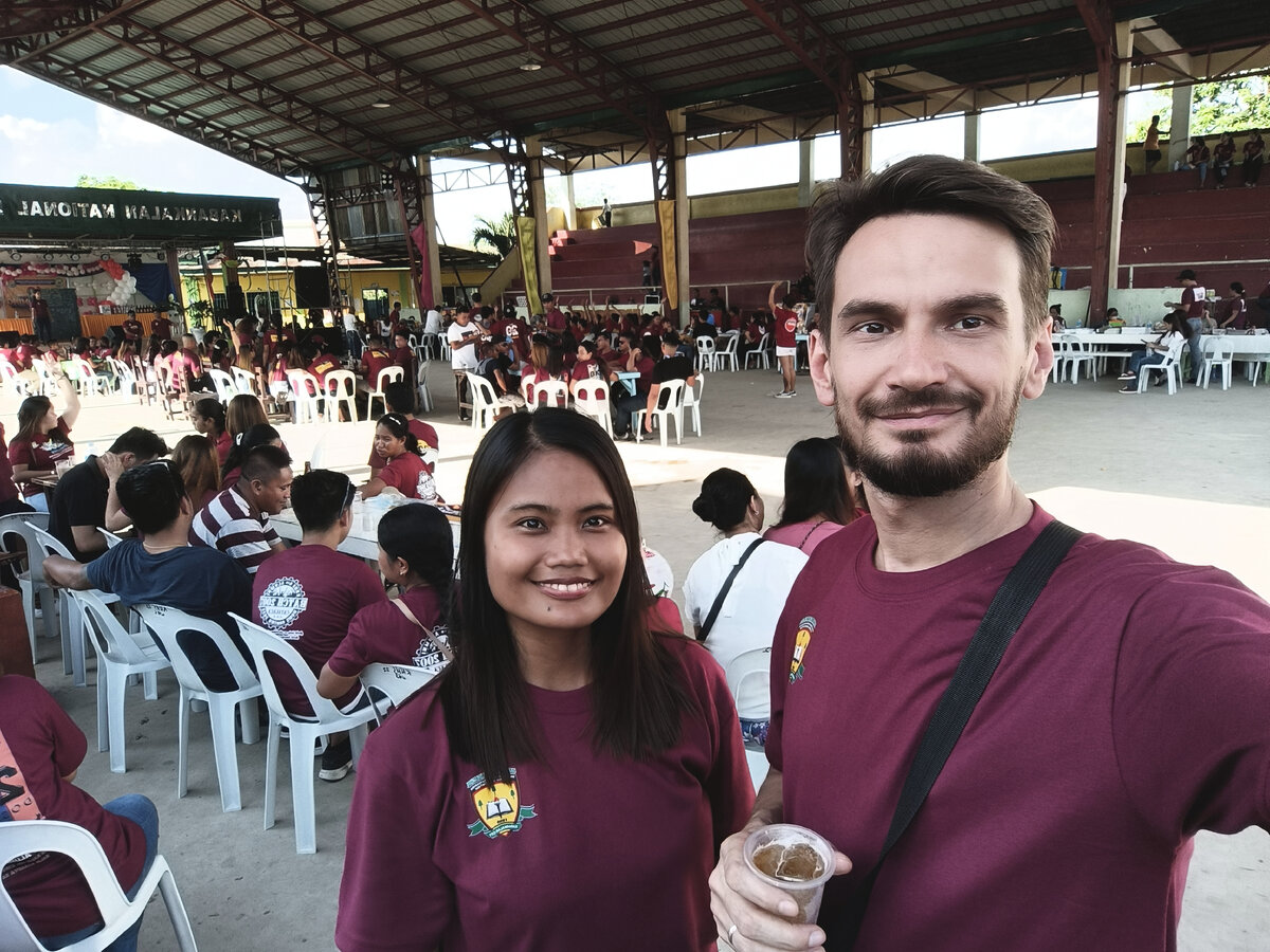 Сотни студентов