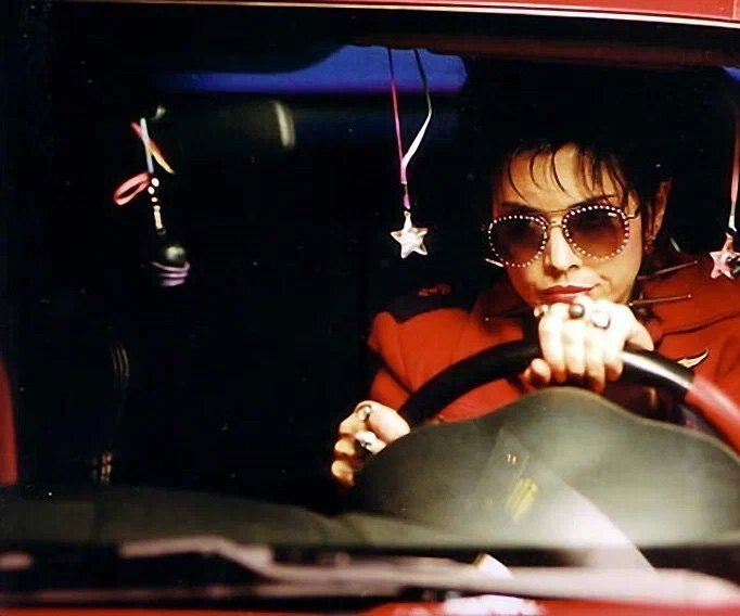     Стоп, спето: история музыки в российских сериалах 2000-х и 2010-х