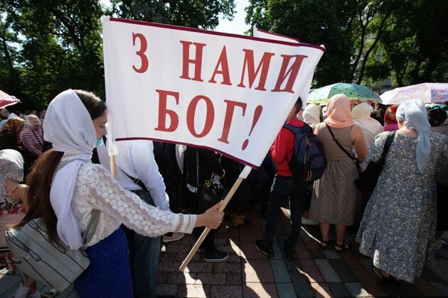    Сторонники Украинской православной церкви © Стрингер/РИА Новости