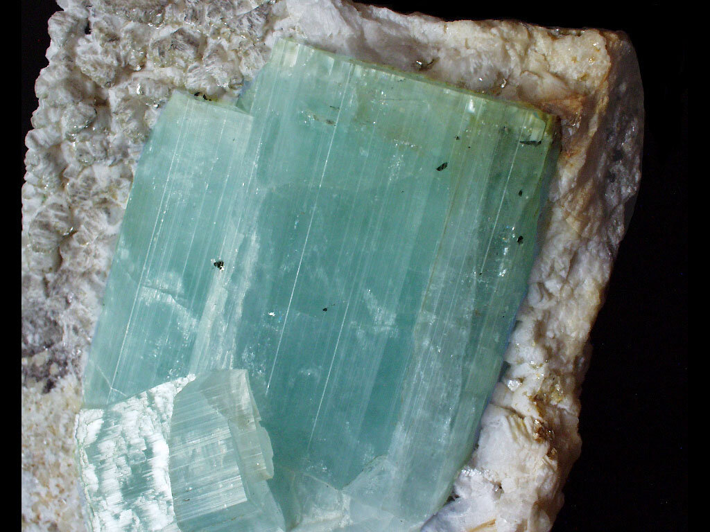 Топаз в необработанном виде. Картинка из свободного доступа.