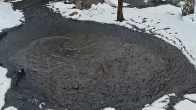     В Менделеевском районе Татарстана обнаружили прорванную трубу подразделения ПАО «Татнефть». Соответствующая публикация появилась в Telegram-канале Mash Iptash.