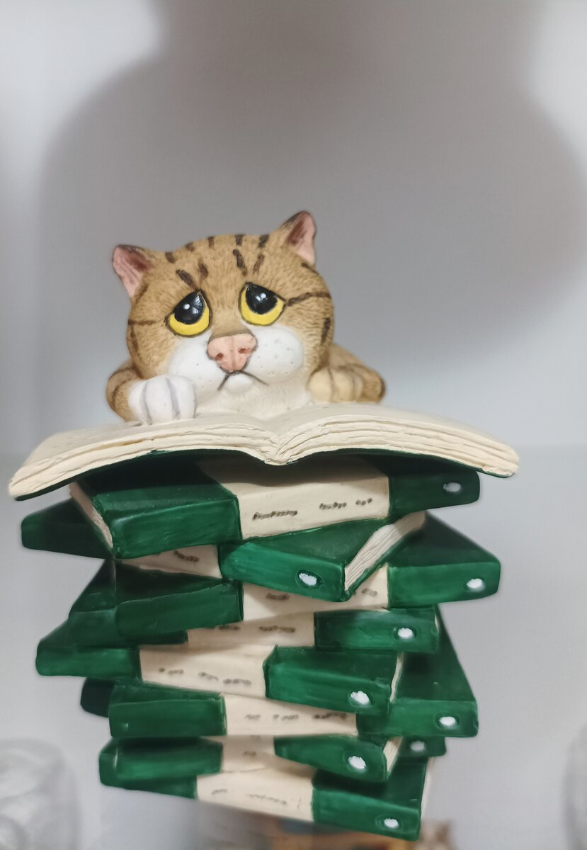 Как - нибудь соберусь и напишу о литературе. Сейчас пока совсем не получается читать. 