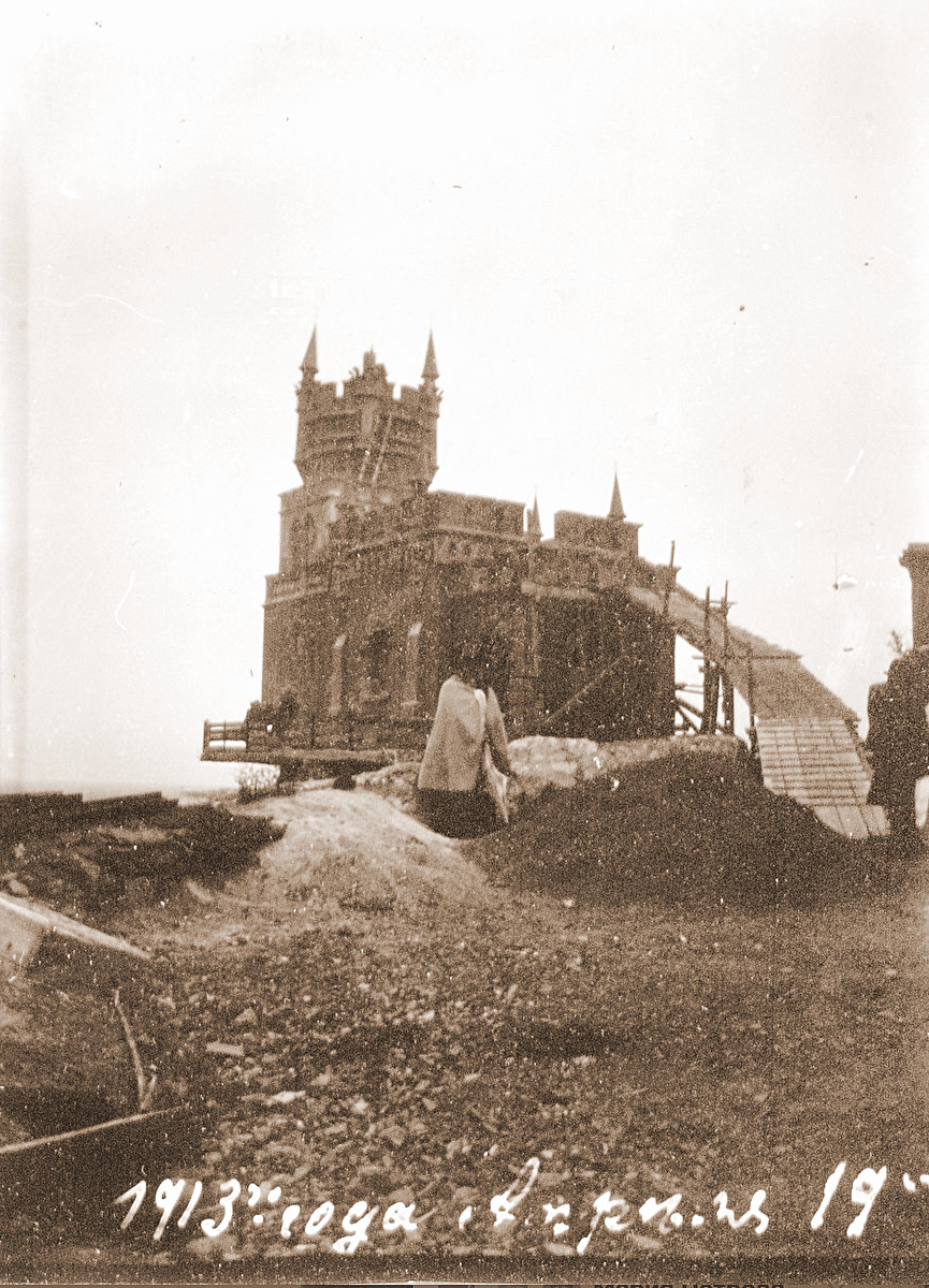 Фото из семейного архива Рахмановых, сделанное 19 апреля 1913 года. Опубликовано Е.М.Юхименко в книге “Рахмановы. Купцы-старообрядцы, благотворители и коллекционеры”. Фото с сайта https://lastochka.gardenacademia.com/