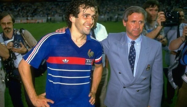 Платини после победы на чемпионате Европы.