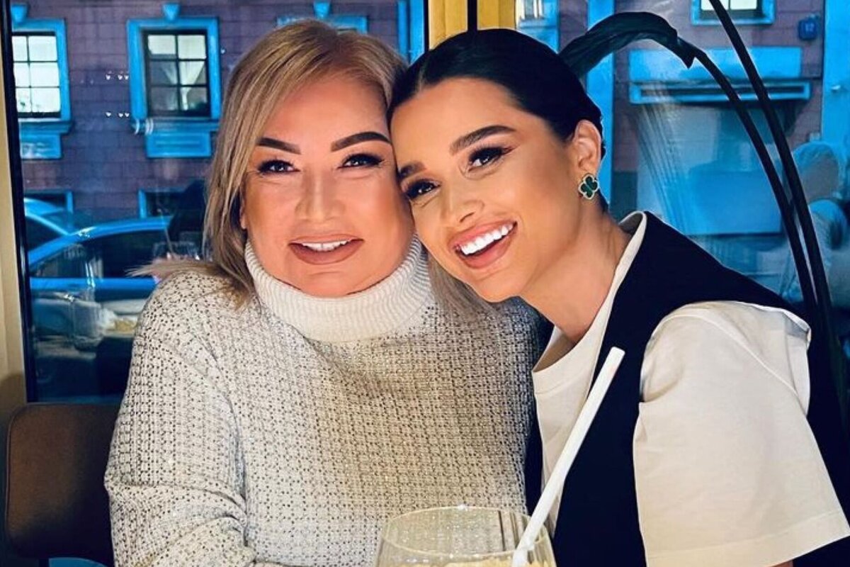     «Ты бесстыжая!»: Ксения Бородина публично отругала мать из-за ее жалоб на нехватку вещей