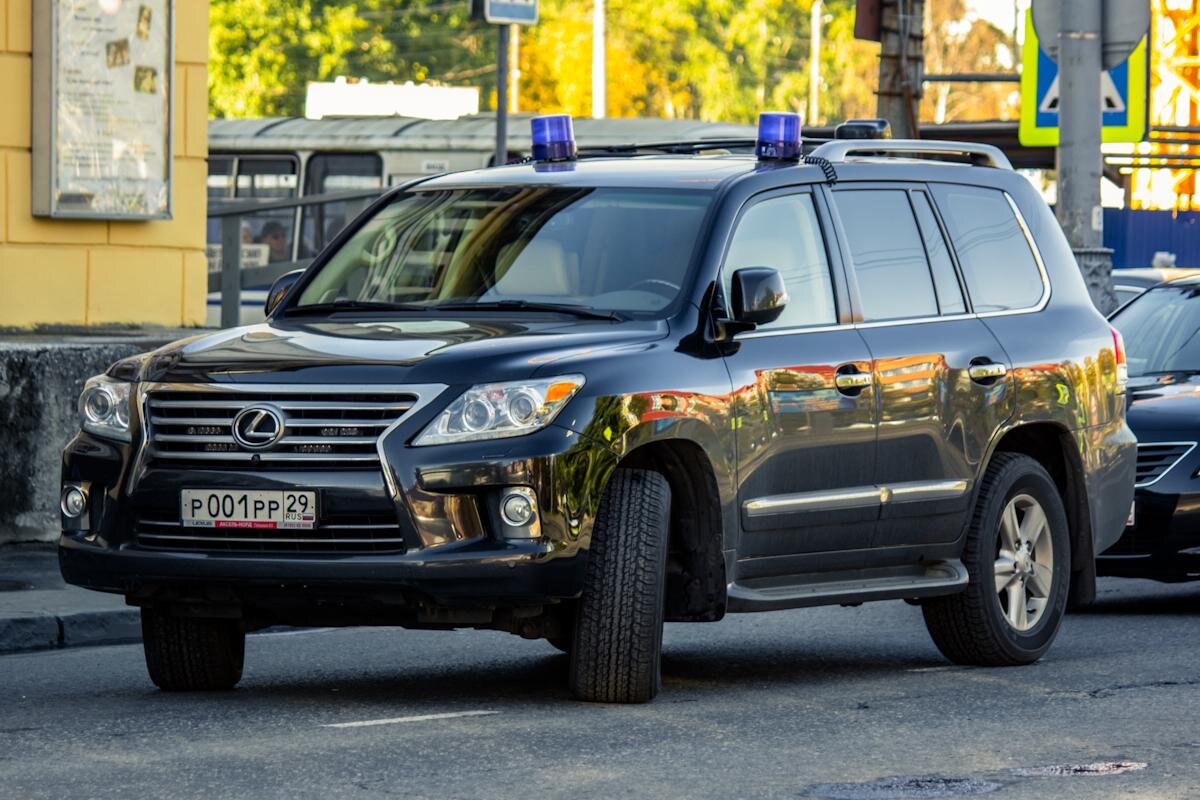 а003мр97 аурус. бронированный номер. мерседес 600 с охраной амр. бронированный номер. мерседес м777ом777.