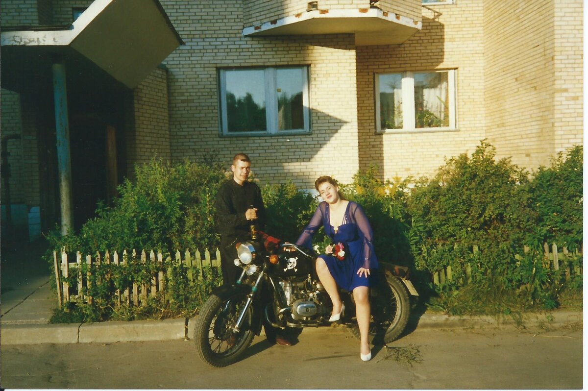 Тот самый М-63. Август 1996 года. Автор с какой-то тётей. Личный архив.