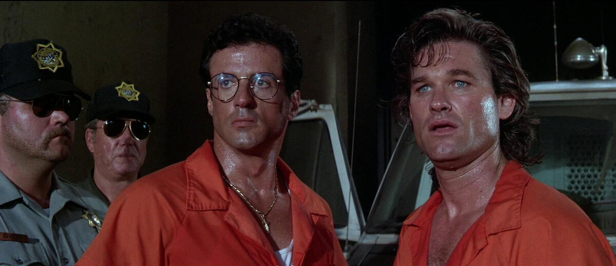 Кадр из фильма "Танго и Кэш" (1989)