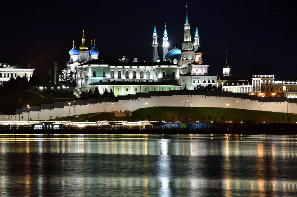 Маленький город казань. Казанский Кремль Казань. Татарстан Казань Кремль. Татарстанска Казанский Кремль. Казанский Кремль Татарстан 2000г.