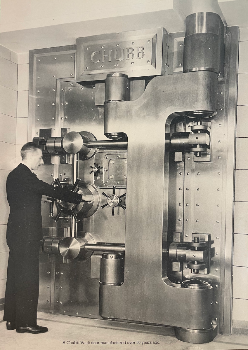 Дверь хранилища CHUBB Vault (архивное фото)