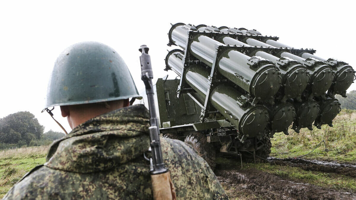     В Ростове задержали конструктора предприятия ОПК, который «сливал» данные украинской разведке, об этом сообщил портал ТАСС.